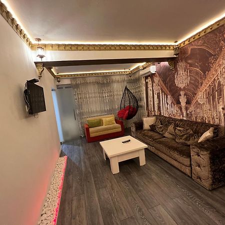 2 Bedrooms Heart Of City Center 키시나우 외부 사진