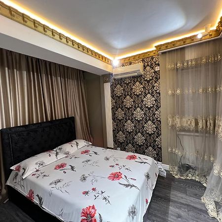 2 Bedrooms Heart Of City Center 키시나우 외부 사진