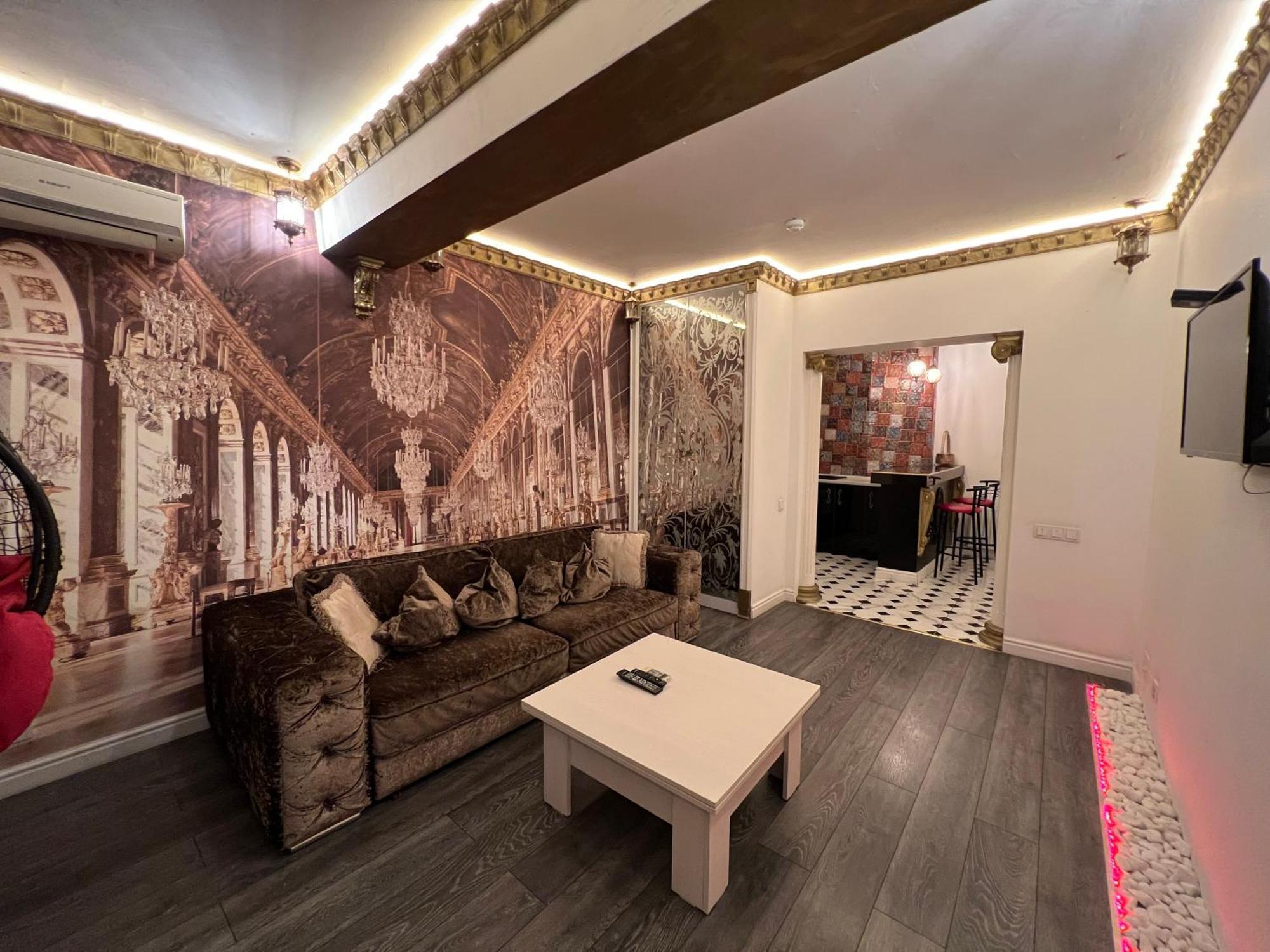 2 Bedrooms Heart Of City Center 키시나우 외부 사진