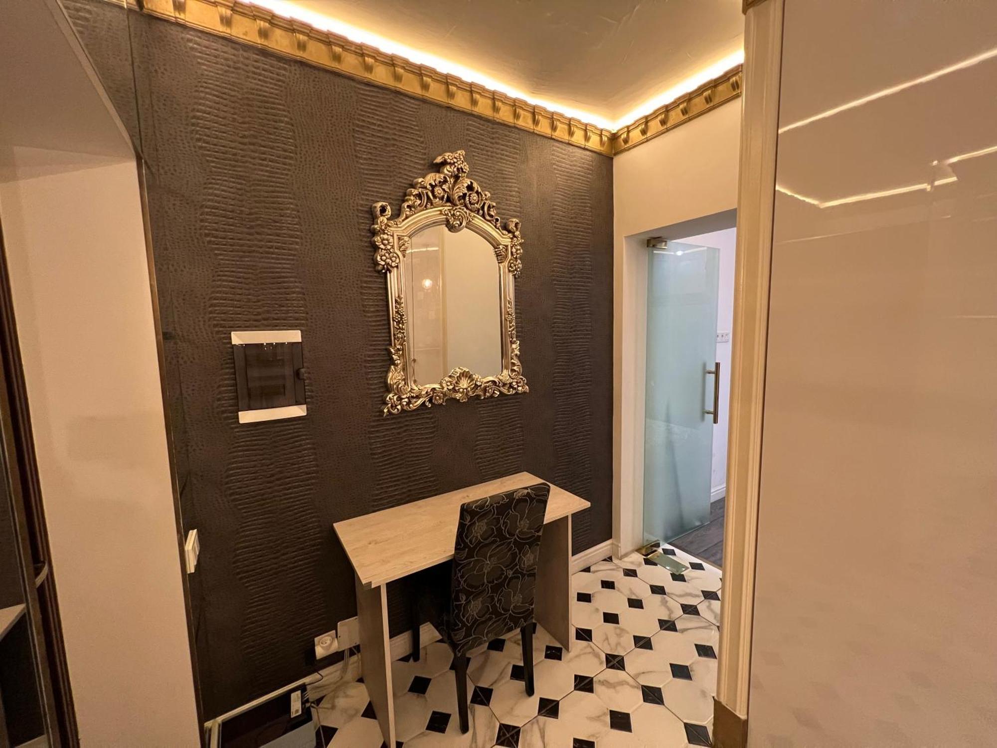 2 Bedrooms Heart Of City Center 키시나우 외부 사진