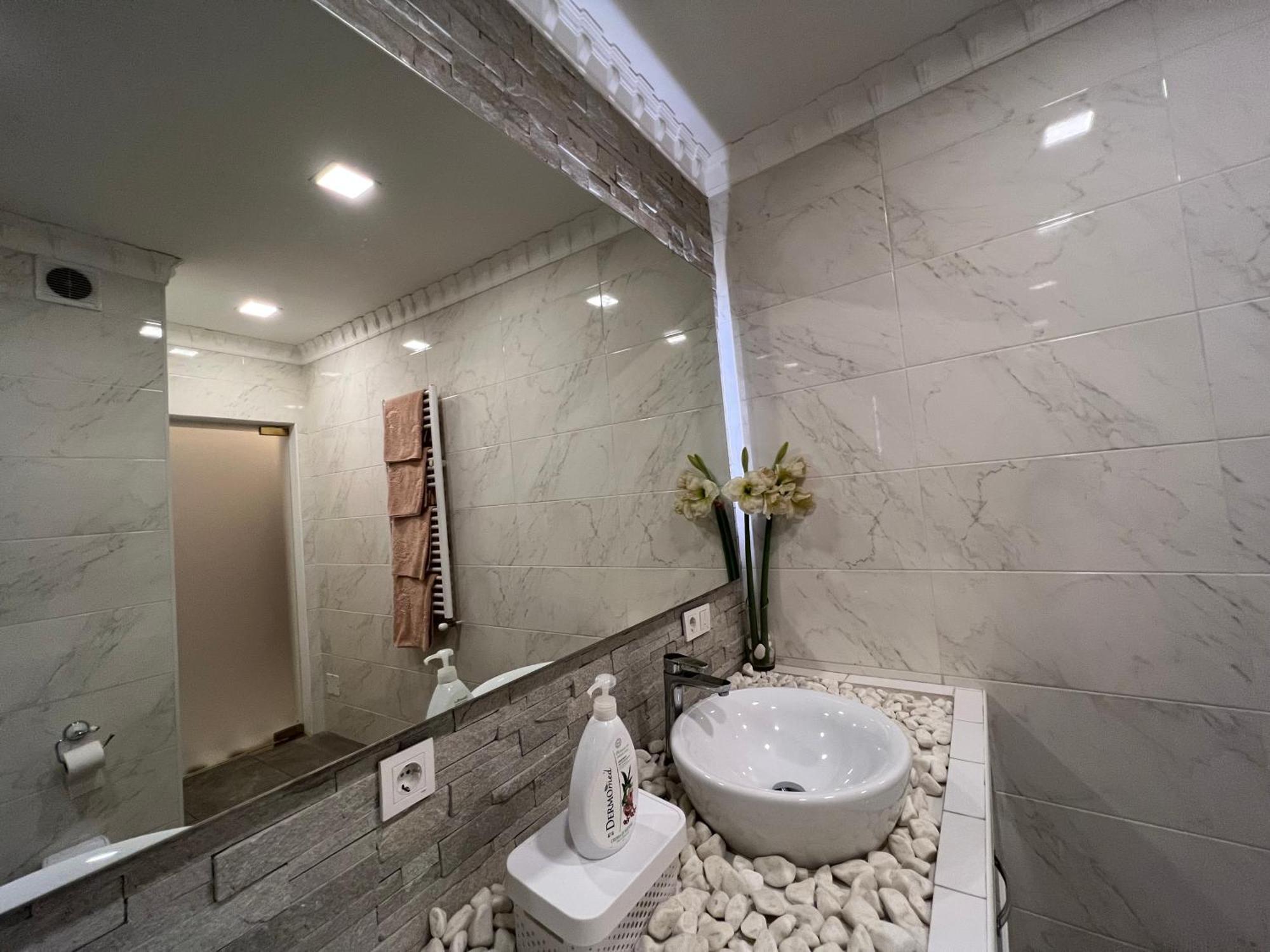2 Bedrooms Heart Of City Center 키시나우 외부 사진