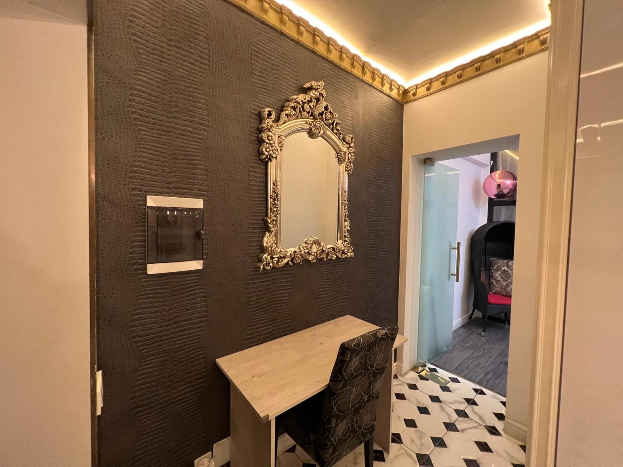 2 Bedrooms Heart Of City Center 키시나우 외부 사진
