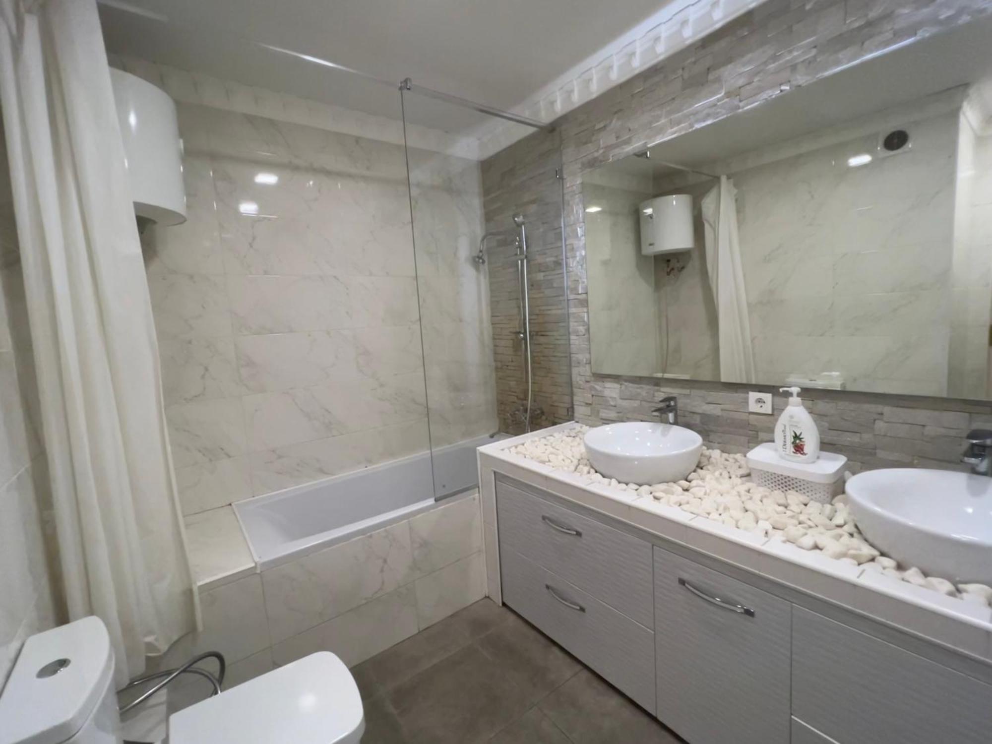 2 Bedrooms Heart Of City Center 키시나우 외부 사진