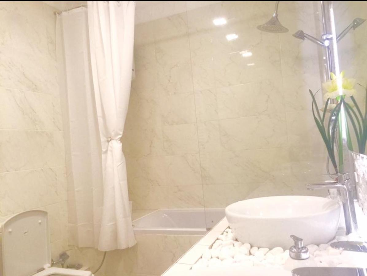 2 Bedrooms Heart Of City Center 키시나우 외부 사진